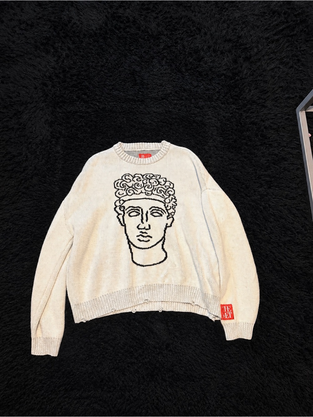 Vintage Y2K White Graphic Statue Face
Knit Sweater